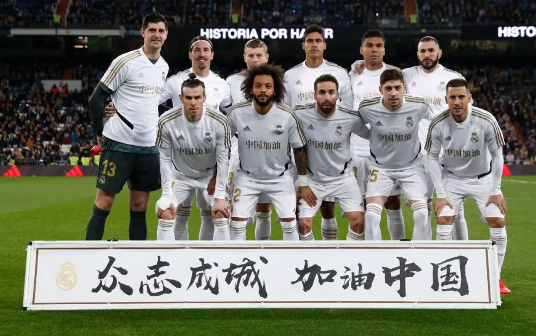 后都牵动着